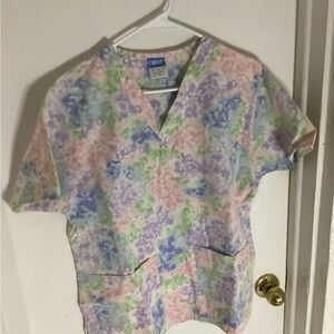 Crest floral patterned scrub top size XS